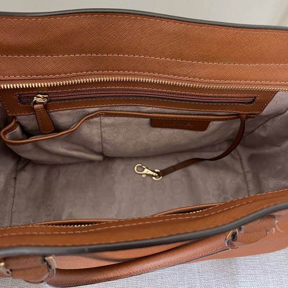 Michael Kors large handbag - Picture 3 of 3